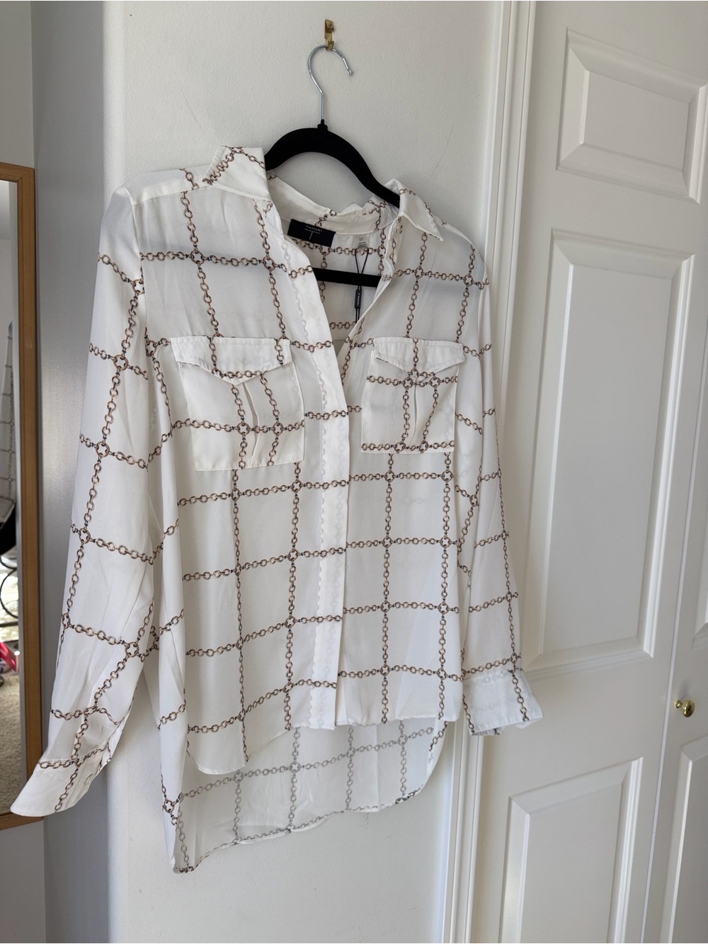 Tahari - White & Gold Chain Print Pattern Button-Down Light Weight Flowy Blouse